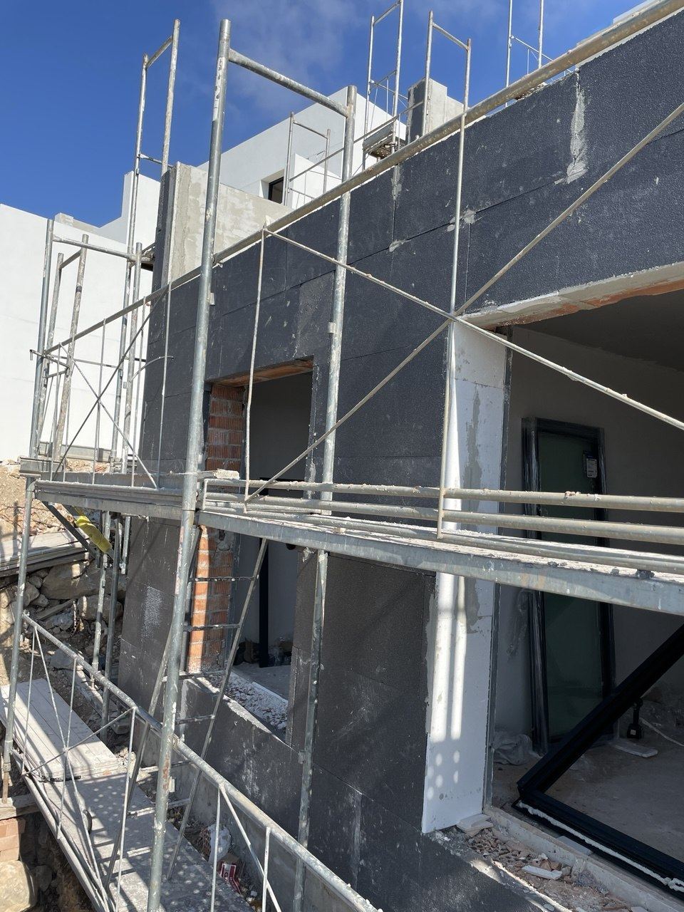 Detalle de la textura del revestimiento aplicado sobre el paramento de una vivienda
